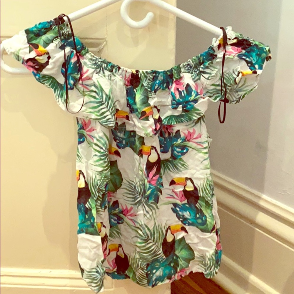 Gently used off the shoulder shirt